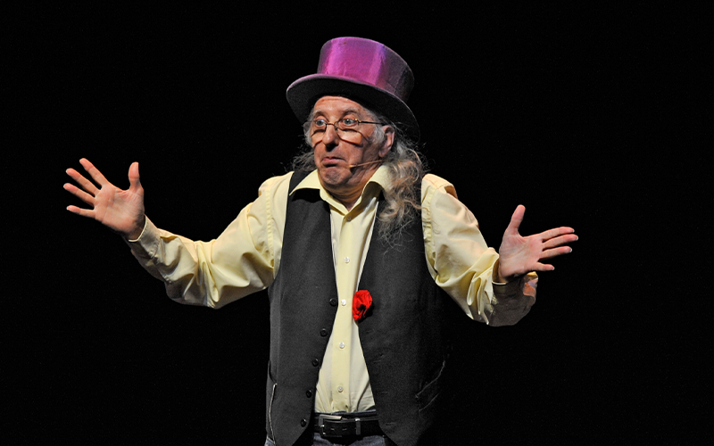 Juan Tamariz performing in Toronto (2010). Photo by David Linsell, via Magicana