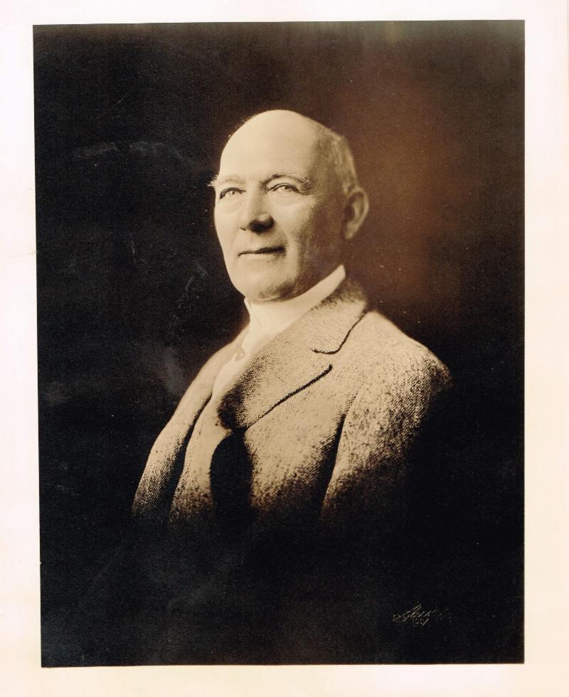 Novemberkellarportrait.jpg